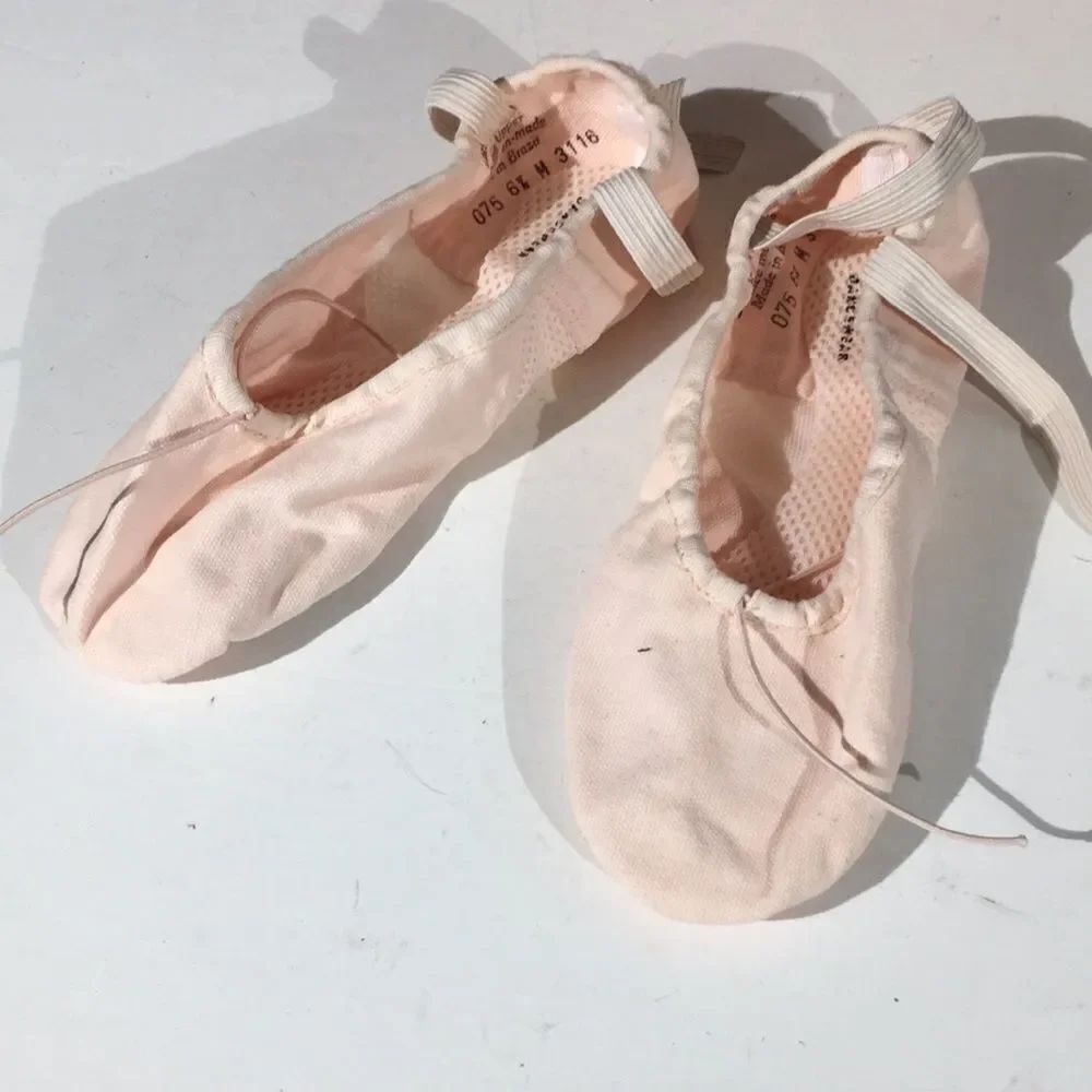 Leo’s Dancewear Ballet Slippers Size 6.5